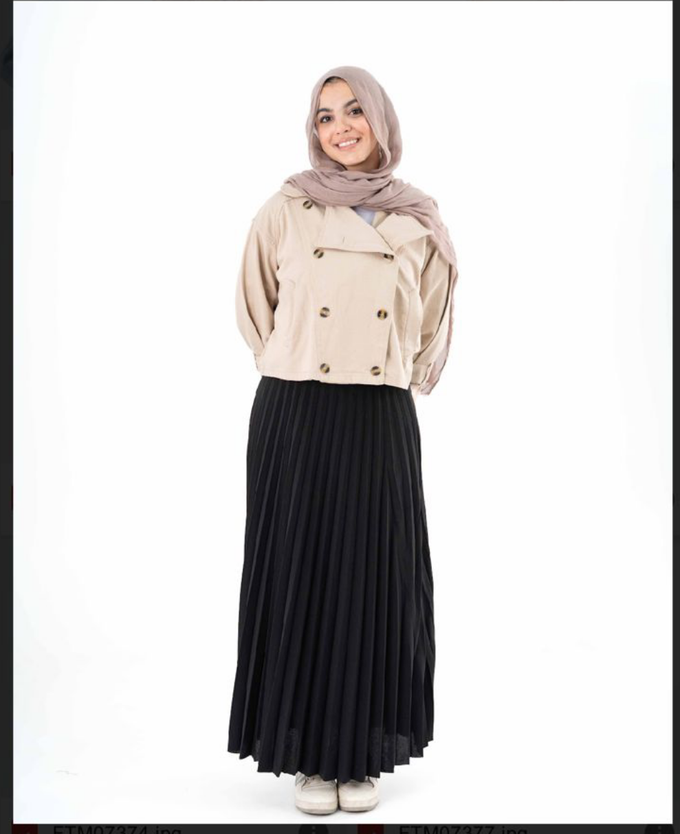 Plated skirt in black