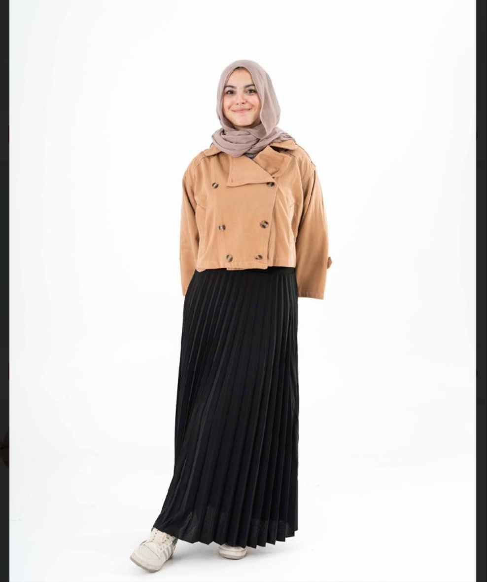 Plated skirt in black