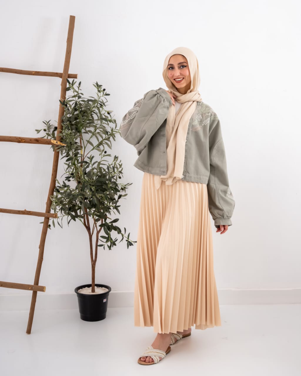 Plated skirt in beig