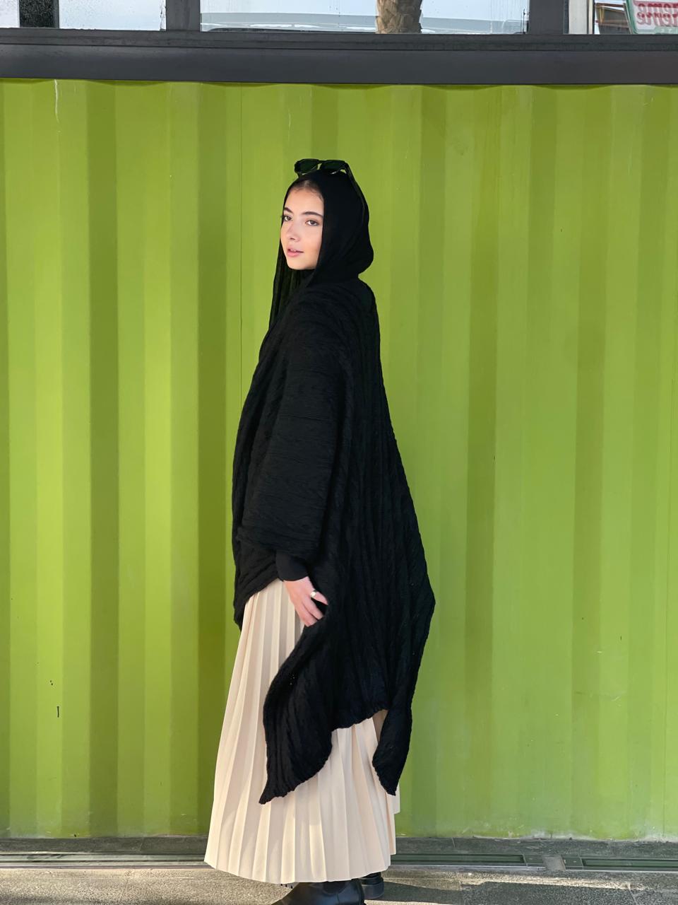 Cable-knitted Cape in dark blue