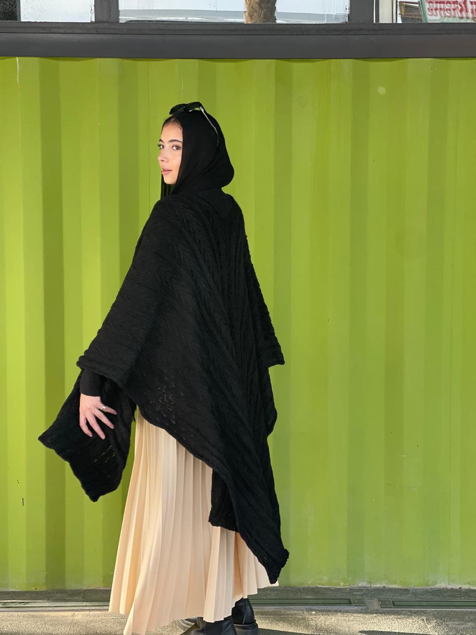 Cable-knitted Cape in dark blue