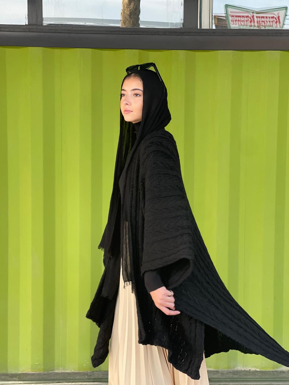 Cable-knitted Cape in dark blue