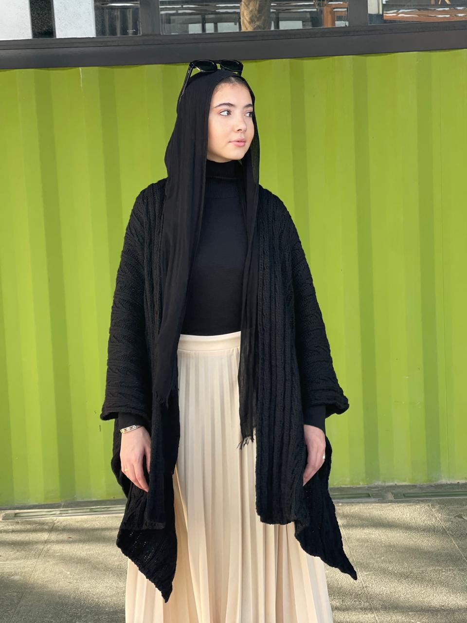 Cable-knitted Cape in dark blue