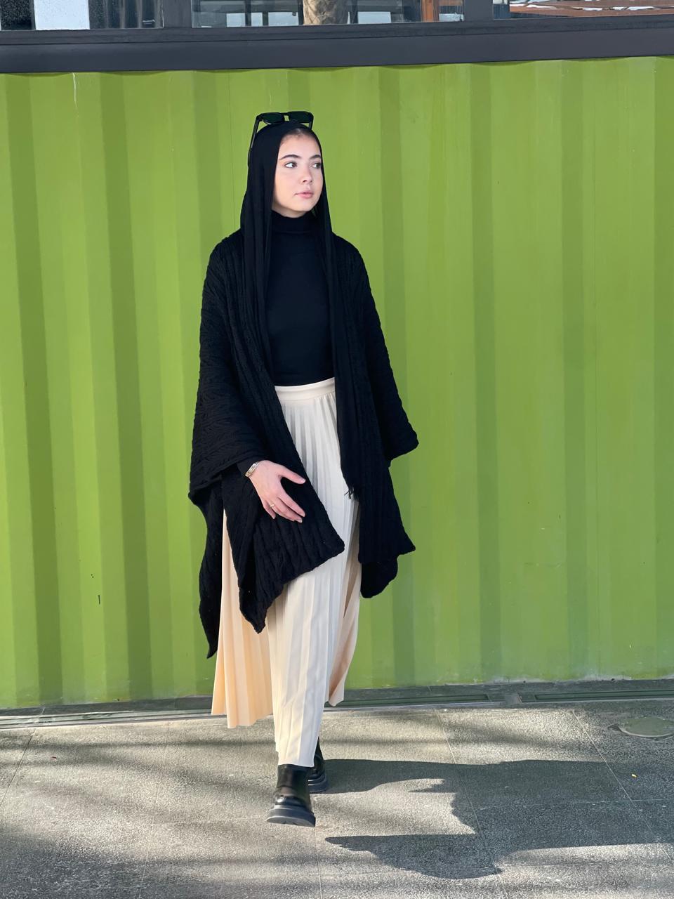 Cable-knitted Cape in dark blue