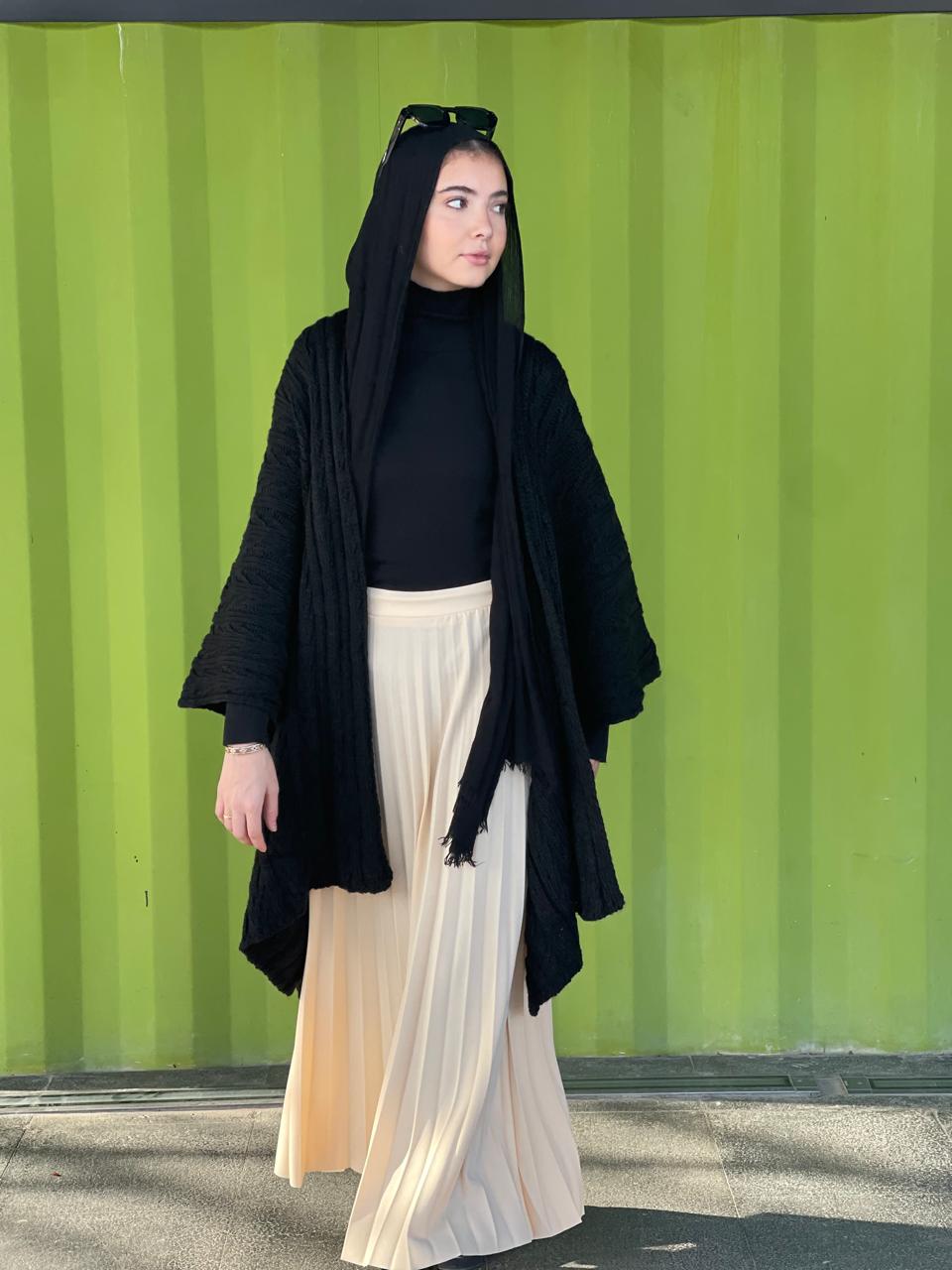 Cable-knitted Cape in dark blue