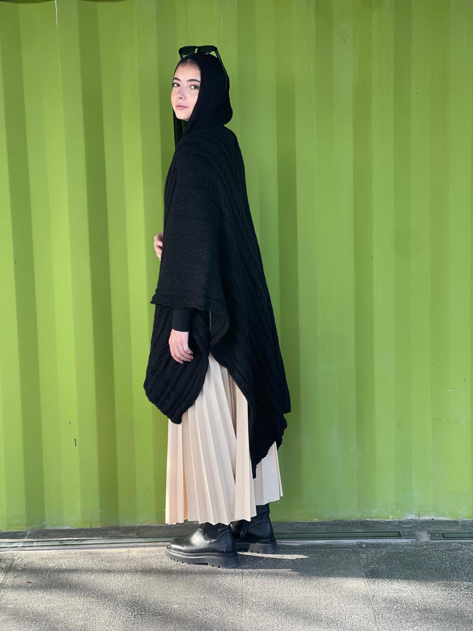 Cable-knitted Cape in dark blue