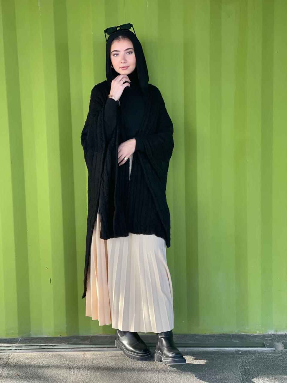Cable-knitted Cape in dark blue