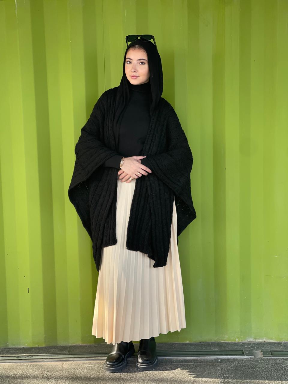 Cable-knitted Cape in dark blue