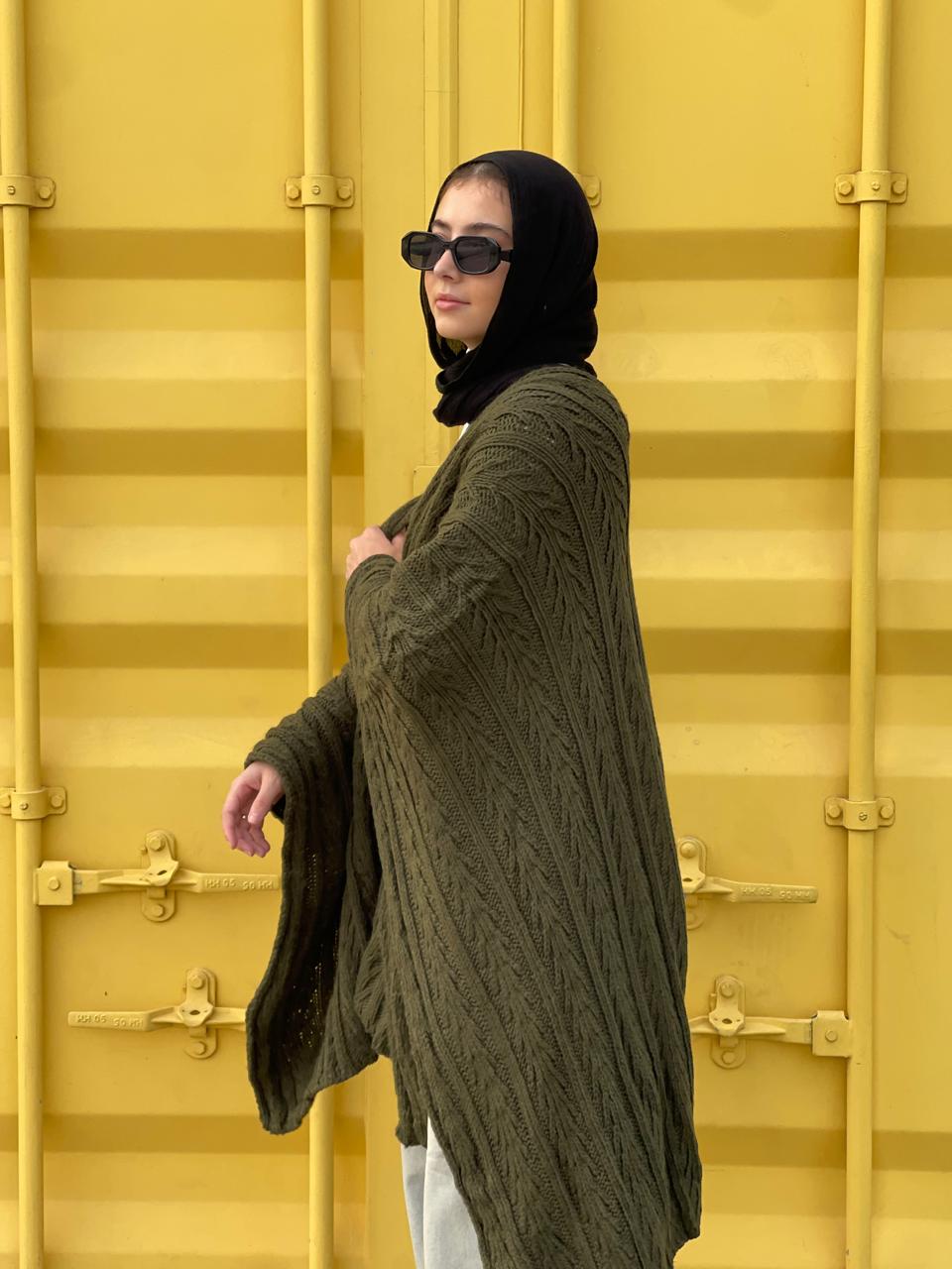 Cable-knitted Cape in Olive