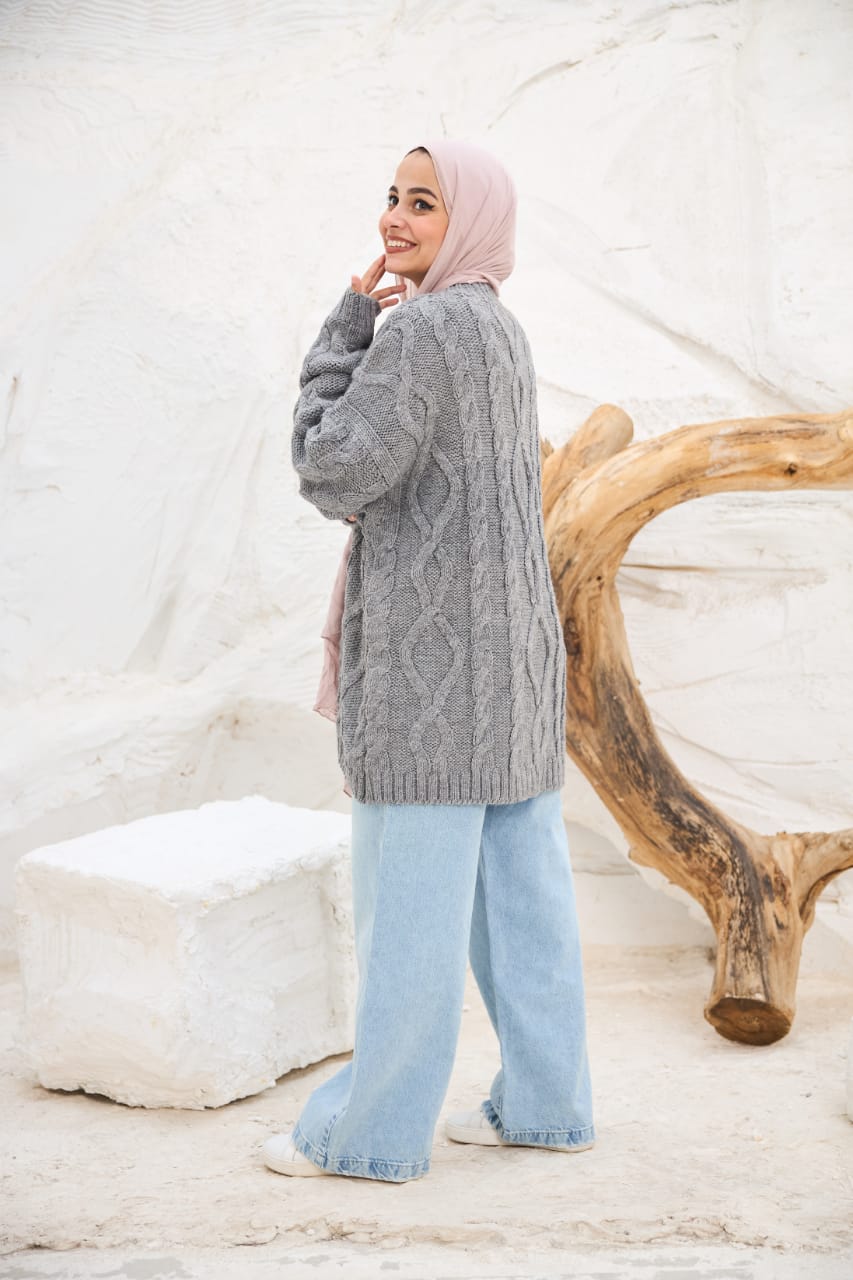 Cable-knit V-neck Sweater in Grey