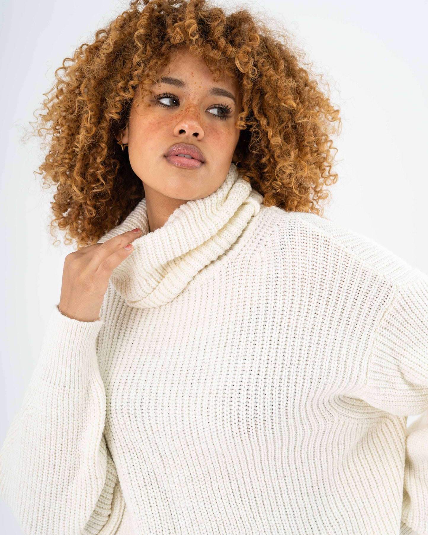 High-Low Turtle-neck Pullover In Offwhite
