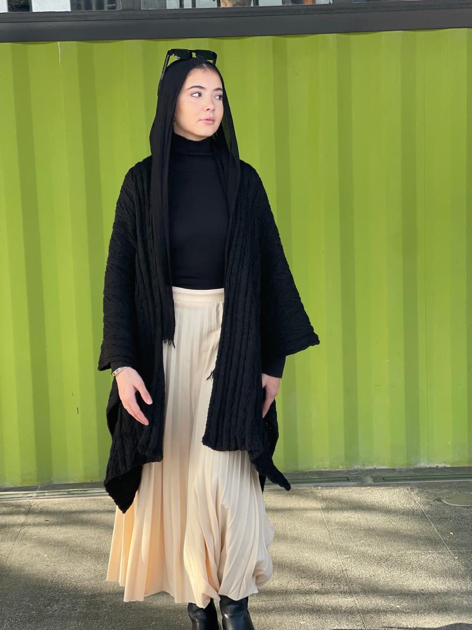 Cable-knitted Cape in dark blue